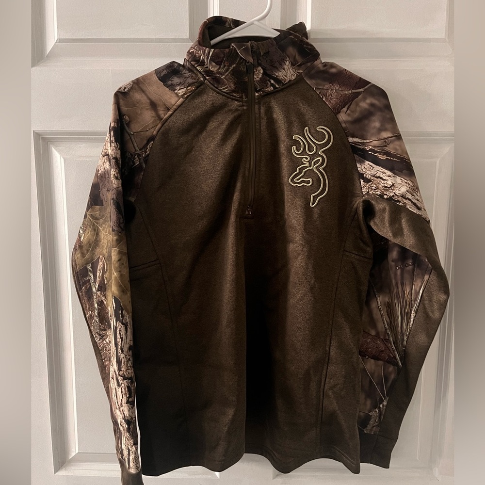 Women’s Browning 1/4 zip camo pullover NWT